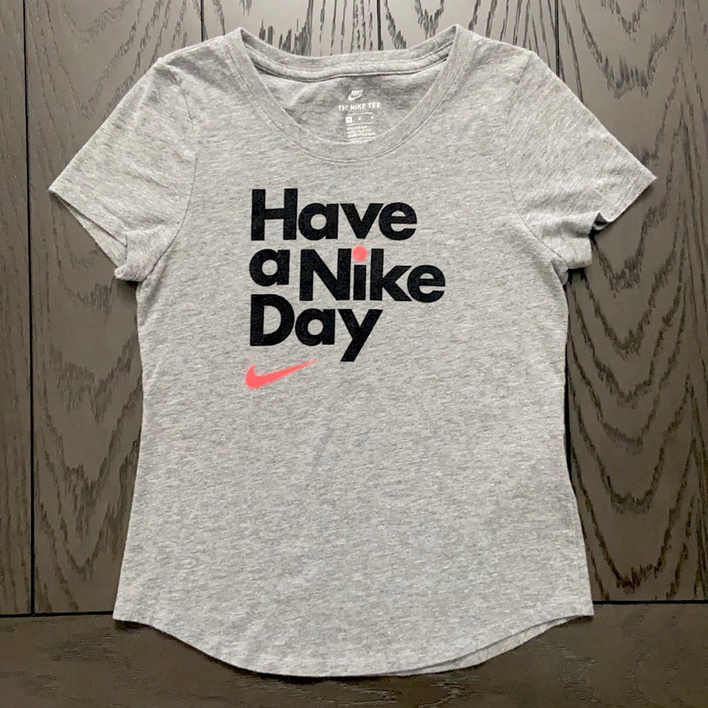 Girls Nike Short Sleeved T-Shirt Size Medium